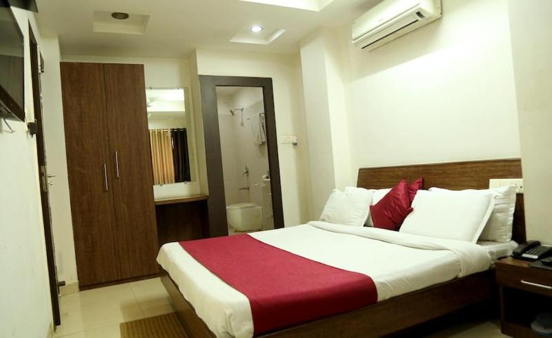 Hotel O Aditya Palace Bhopál Kültér fotó